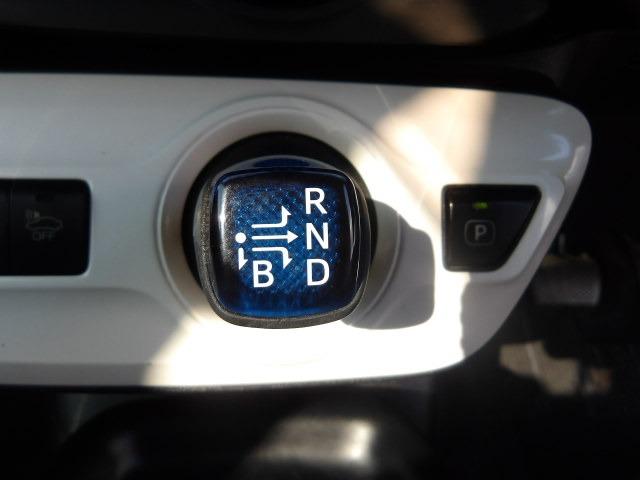 プリウス Ｓセーフティプラス　ブルートゥース対応純正９インチナビ　フルエアロ　クルーズコントロール　ヘッドアップディスプレイ　オートハイビーム　衝突軽減ブレーキ　デジタルインナーミラー型ドラレコ　バックカメラ　ＥＴＣ（13枚目）