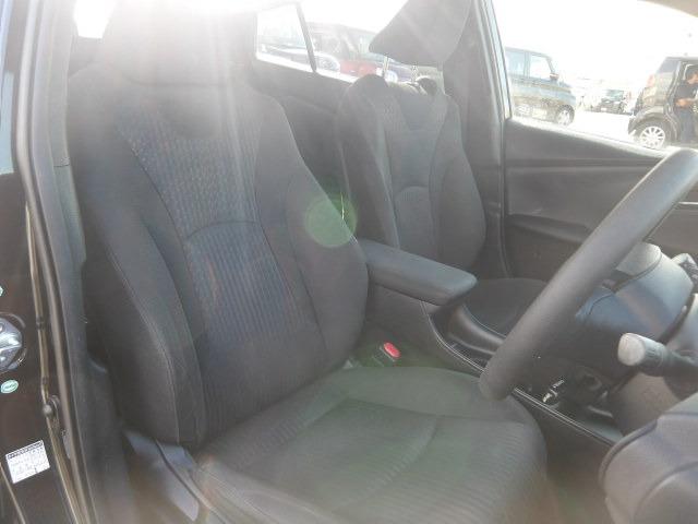 プリウス Ｓセーフティプラス　ブルートゥース対応純正９インチナビ　フルエアロ　クルーズコントロール　ヘッドアップディスプレイ　オートハイビーム　衝突軽減ブレーキ　デジタルインナーミラー型ドラレコ　バックカメラ　ＥＴＣ（14枚目）