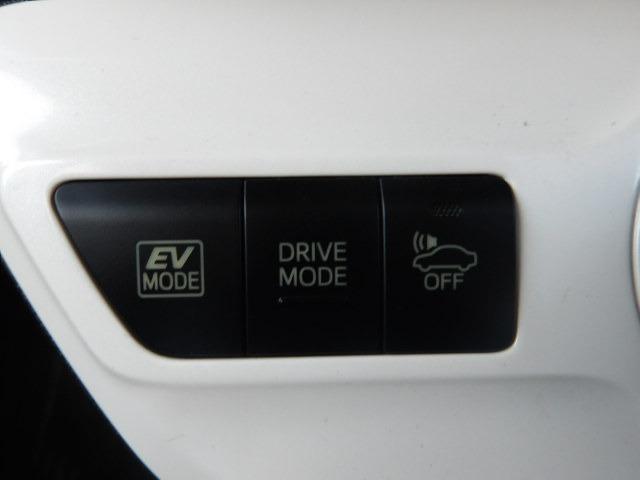 プリウス Ｓセーフティプラス　ブルートゥース対応純正９インチナビ　フルエアロ　クルーズコントロール　ヘッドアップディスプレイ　オートハイビーム　衝突軽減ブレーキ　デジタルインナーミラー型ドラレコ　バックカメラ　ＥＴＣ（31枚目）