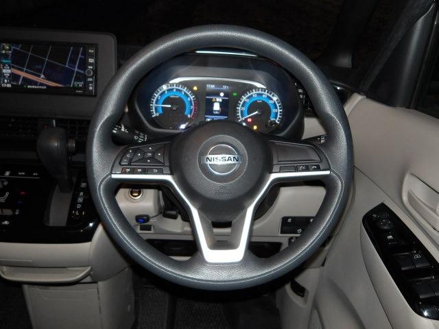 ルークス Ｘ　ブルートゥース対応フルセグナビ　アラウンドビューモニター　コーナーセンサー　衝突軽減ブレーキ　片側電動スライドドア　純正ドライブレコーダー　オートリトラミラー　ステアリングリモコン　サイドバイザー（18枚目）