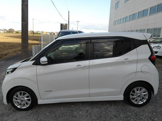 デイズ ハイウェイスター　Ｘ　純正９インチフルセグナビ　ブルートゥース　衝突軽減　レーンキープ　コーナーセンサー　ドライブレコーダー　バックカメラ　ＬＥＤオートヘッドライト　スマートキー　フォグランプ　純正１４インチアルミホイール（7枚目）