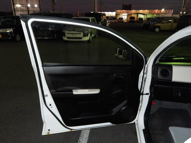 アルト ＶＰ　オートギアシフト　オーディオ　キーレスキー　サイドバイザー　フロアマット　ＡＢＳ　イモビライザー　１３インチ鉄チンホイール（40枚目）