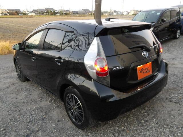 アクア Ｇ　純正フルセグナビ　ブルートゥース対応　ワンオーナー　バックカメラ　ＥＴＣ　ステアリングリモコン　スマートキー　プッシュスタート　オートエアコン　ウィンカーミラー　社外１５インチアルミホイール（11枚目）