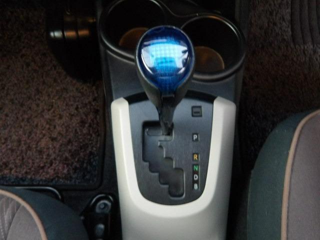 アクア Ｇ　純正フルセグナビ　ブルートゥース対応　ワンオーナー　バックカメラ　ＥＴＣ　ステアリングリモコン　スマートキー　プッシュスタート　オートエアコン　ウィンカーミラー　社外１５インチアルミホイール（13枚目）