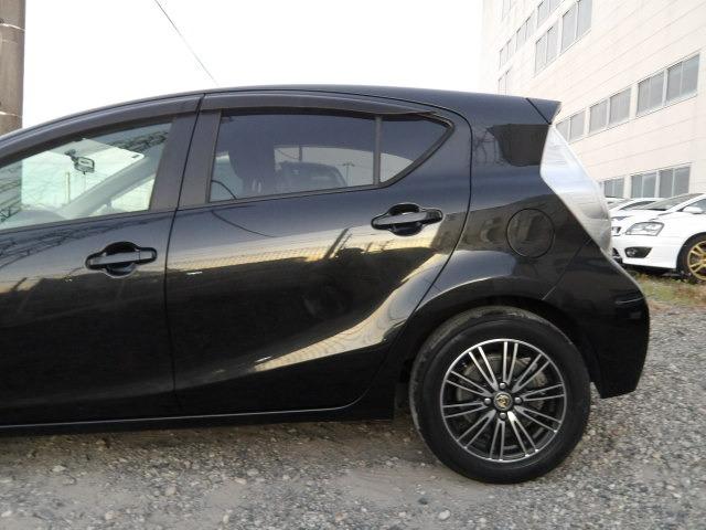 アクア Ｇ　純正フルセグナビ　ブルートゥース対応　ワンオーナー　バックカメラ　ＥＴＣ　ステアリングリモコン　スマートキー　プッシュスタート　オートエアコン　ウィンカーミラー　社外１５インチアルミホイール（28枚目）