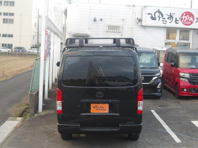 ハイエースバン ロングスーパーＧＬ　２０１４１０ｋｍタイミングベルト交換　リフトアップ　フロントバンパーガード　ジーアイ・ギアルーフラック　ベットキット　フリップダウンモニター　ブルートゥース対応フルセグナビ　バックカメラ　ＥＴＣ（5枚目）