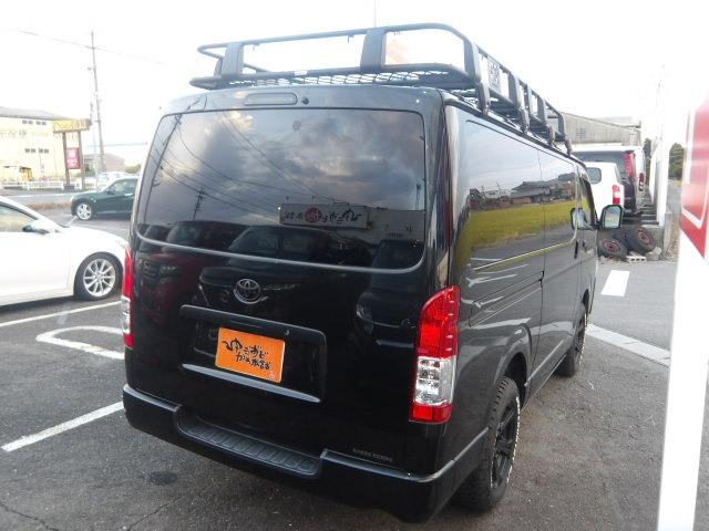 ハイエースバン ロングスーパーＧＬ　２０１４１０ｋｍタイミングベルト交換　リフトアップ　フロントバンパーガード　ジーアイ・ギアルーフラック　ベットキット　フリップダウンモニター　ブルートゥース対応フルセグナビ　バックカメラ　ＥＴＣ（10枚目）