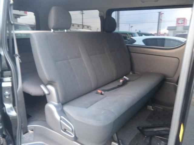 ハイエースバン ロングスーパーＧＬ　２０１４１０ｋｍタイミングベルト交換　リフトアップ　フロントバンパーガード　ジーアイ・ギアルーフラック　ベットキット　フリップダウンモニター　ブルートゥース対応フルセグナビ　バックカメラ　ＥＴＣ（17枚目）