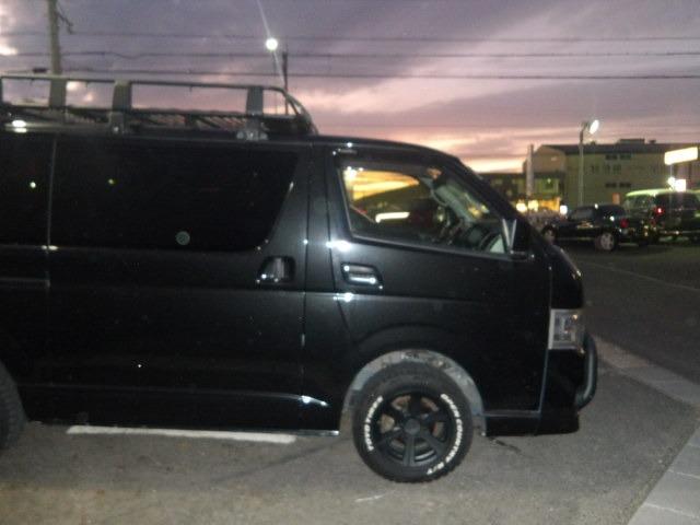 ハイエースバン ロングスーパーＧＬ　２０１４１０ｋｍタイミングベルト交換　リフトアップ　フロントバンパーガード　ジーアイ・ギアルーフラック　ベットキット　フリップダウンモニター　ブルートゥース対応フルセグナビ　バックカメラ　ＥＴＣ（39枚目）