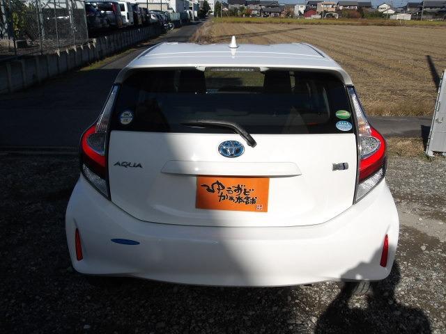 アクア Ｌ　ブルートゥース対応純正ナビ　アイドリングストップ　キーレスキー　オートＡ／Ｃ　フロアマット　サイドバイザー　ＥＣＯモード　ＥＶモード　ヘッドライトレベライザー　ホイールキャップ　ハロゲンヘッドライト（5枚目）