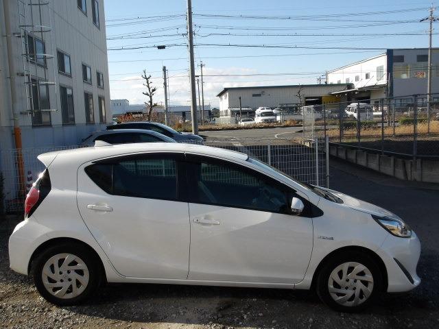 アクア Ｌ　ブルートゥース対応純正ナビ　アイドリングストップ　キーレスキー　オートＡ／Ｃ　フロアマット　サイドバイザー　ＥＣＯモード　ＥＶモード　ヘッドライトレベライザー　ホイールキャップ　ハロゲンヘッドライト（6枚目）