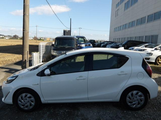 アクア Ｌ　ブルートゥース対応純正ナビ　アイドリングストップ　キーレスキー　オートＡ／Ｃ　フロアマット　サイドバイザー　ＥＣＯモード　ＥＶモード　ヘッドライトレベライザー　ホイールキャップ　ハロゲンヘッドライト（7枚目）