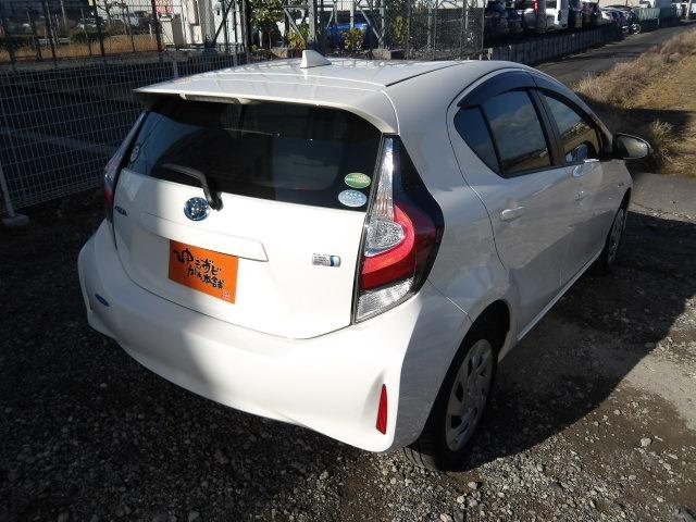 アクア Ｌ　ブルートゥース対応純正ナビ　アイドリングストップ　キーレスキー　オートＡ／Ｃ　フロアマット　サイドバイザー　ＥＣＯモード　ＥＶモード　ヘッドライトレベライザー　ホイールキャップ　ハロゲンヘッドライト（10枚目）