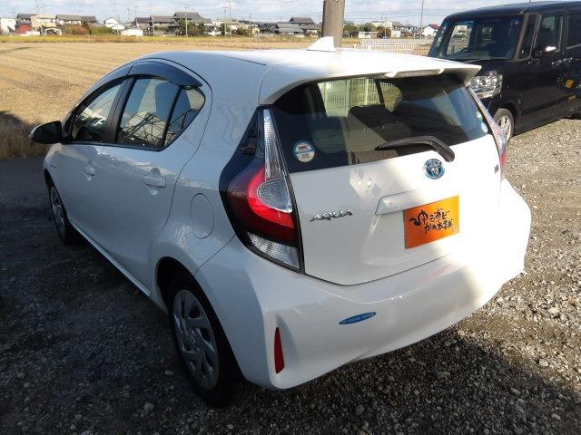 アクア Ｌ　ブルートゥース対応純正ナビ　アイドリングストップ　キーレスキー　オートＡ／Ｃ　フロアマット　サイドバイザー　ＥＣＯモード　ＥＶモード　ヘッドライトレベライザー　ホイールキャップ　ハロゲンヘッドライト（11枚目）