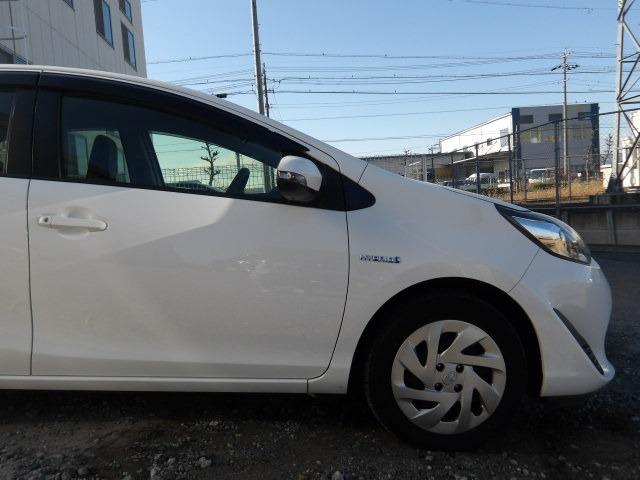 アクア Ｌ　ブルートゥース対応純正ナビ　アイドリングストップ　キーレスキー　オートＡ／Ｃ　フロアマット　サイドバイザー　ＥＣＯモード　ＥＶモード　ヘッドライトレベライザー　ホイールキャップ　ハロゲンヘッドライト（20枚目）