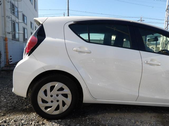 アクア Ｌ　ブルートゥース対応純正ナビ　アイドリングストップ　キーレスキー　オートＡ／Ｃ　フロアマット　サイドバイザー　ＥＣＯモード　ＥＶモード　ヘッドライトレベライザー　ホイールキャップ　ハロゲンヘッドライト（22枚目）