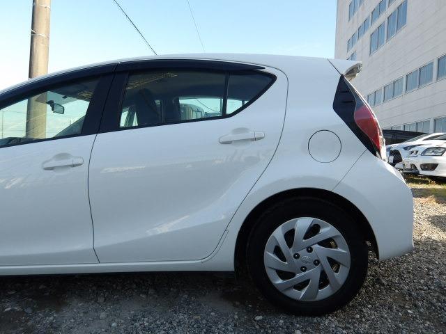 アクア Ｌ　ブルートゥース対応純正ナビ　アイドリングストップ　キーレスキー　オートＡ／Ｃ　フロアマット　サイドバイザー　ＥＣＯモード　ＥＶモード　ヘッドライトレベライザー　ホイールキャップ　ハロゲンヘッドライト（26枚目）