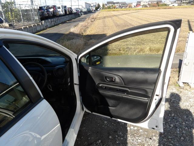 アクア Ｌ　ブルートゥース対応純正ナビ　アイドリングストップ　キーレスキー　オートＡ／Ｃ　フロアマット　サイドバイザー　ＥＣＯモード　ＥＶモード　ヘッドライトレベライザー　ホイールキャップ　ハロゲンヘッドライト（42枚目）