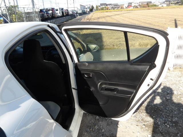 アクア Ｌ　ブルートゥース対応純正ナビ　アイドリングストップ　キーレスキー　オートＡ／Ｃ　フロアマット　サイドバイザー　ＥＣＯモード　ＥＶモード　ヘッドライトレベライザー　ホイールキャップ　ハロゲンヘッドライト（43枚目）