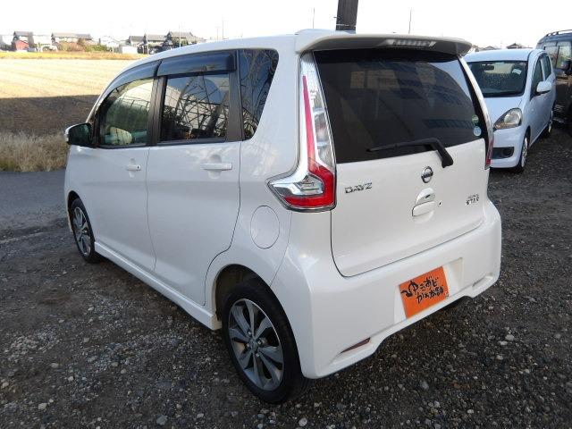 デイズ ハイウェイスター　Ｘ　衝突軽減ブレーキ　アイドリングストップ　純正ＳＤナビ　バックカメラ　アラウンドビューモニター　オート電格ミラー　ウィンカーミラー　ＥＴＣ　純正１５インチアルミ　ステアリモコン　スマートキー（11枚目）