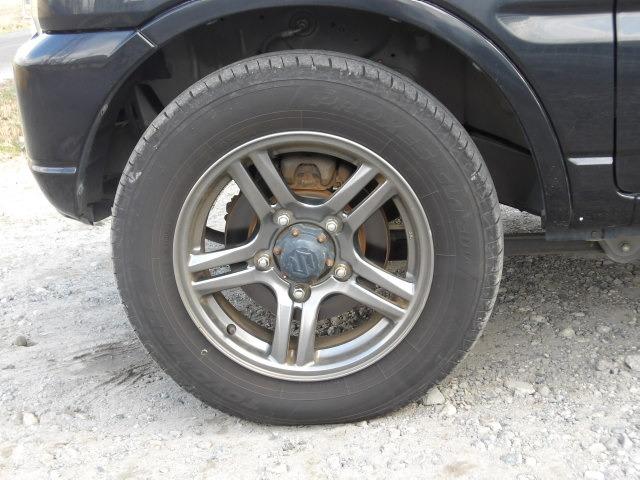 ジムニー ランドベンチャー ターボ パートタイム4WD 前後ドライブレコーダー シートヒーター ステアリモコン ETC KENWOODメモリーナビ フロアマット 16インチ純正アルミホイール キーレスキー 電動格納ドアミラー(27枚目)