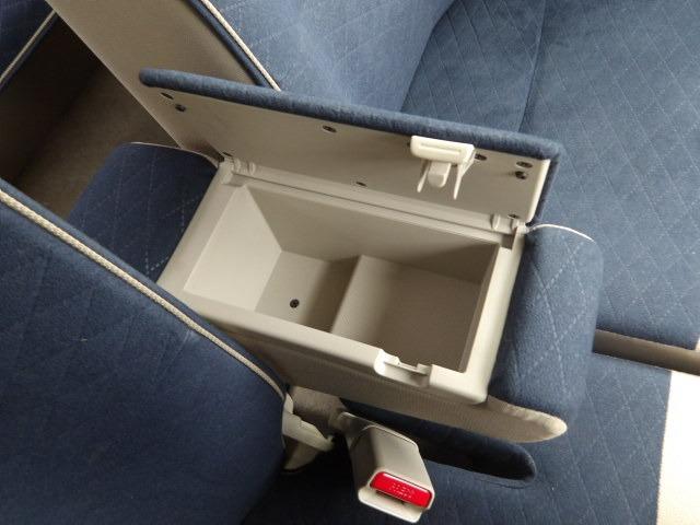 アルトラパン モード　ブルートゥース対応地デジナビ　シートヒーター　衝突軽減ブレーキ　アイドリングストップ　コーナーセンサー　ドライブレコーダー　ＥＴＣ　ステアリモコン　フロアマット　サイドバイザ　ＨＩＤオートヘッドライト（33枚目）