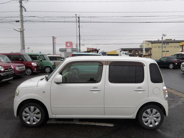 ミラココア ココアＬ　純正オーディオプレーヤー　アイドリングストップ　フロアマット　サイドバイザー　ベンチシート　電動格納ドアミラー　ＩＳＯＦＩＸ　オートヘッドライト　フロントアームレスト　純正ホイールキャップ（7枚目）