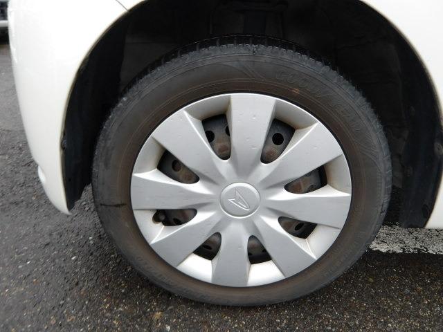 ミラココア ココアＬ　純正オーディオプレーヤー　アイドリングストップ　フロアマット　サイドバイザー　ベンチシート　電動格納ドアミラー　ＩＳＯＦＩＸ　オートヘッドライト　フロントアームレスト　純正ホイールキャップ（31枚目）