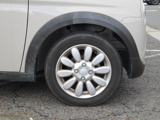 アルトラパン Ｘ　ブルートゥース対応地デジナビ　前席シートヒーター　衝突軽減ブレーキ　アラウンドビューモニター　クリアランスソナー　スマートキー×２　ＨＩＤオートヘッドライト　オートリトラミラー　サイドバイザー　ＥＳＣ（12枚目）