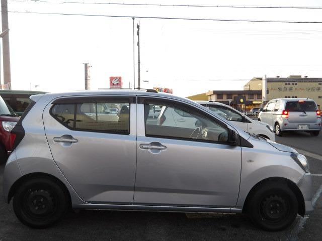 プレオプラス Ｆ　アイドリングストップ　走行距離３万キロ以下　キーレスキー　純正オーディオ　ＡＢＳ　純正セキュリティ　サイドバイザー　ヘッドライトレベライザー　ＥＳＣ（6枚目）