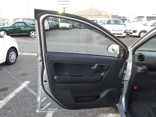 プレオプラス Ｆ　アイドリングストップ　走行距離３万キロ以下　キーレスキー　純正オーディオ　ＡＢＳ　純正セキュリティ　サイドバイザー　ヘッドライトレベライザー　ＥＳＣ（39枚目）