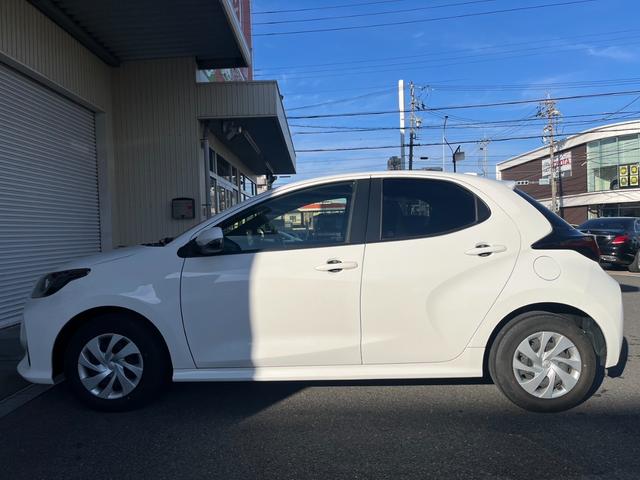 ヤリス Ｘ　純正ナビ　Ｂｌｕｅｔｏｏｔｈ　Ｂカメラ　スマートキー２個　オートヘッドライト　ＥＴＣ　ＰＣＳ　ＬＴＡ　ＬＤＡ　ＰＫＳＢ（7枚目）