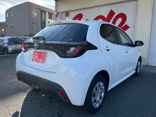 ヤリス Ｘ　純正ナビ　Ｂｌｕｅｔｏｏｔｈ　Ｂカメラ　スマートキー２個　オートヘッドライト　ＥＴＣ　ＰＣＳ　ＬＴＡ　ＬＤＡ　ＰＫＳＢ（8枚目）