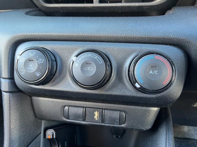 ヤリス Ｘ　純正ナビ　Ｂｌｕｅｔｏｏｔｈ　Ｂカメラ　スマートキー２個　オートヘッドライト　ＥＴＣ　ＰＣＳ　ＬＴＡ　ＬＤＡ　ＰＫＳＢ（20枚目）