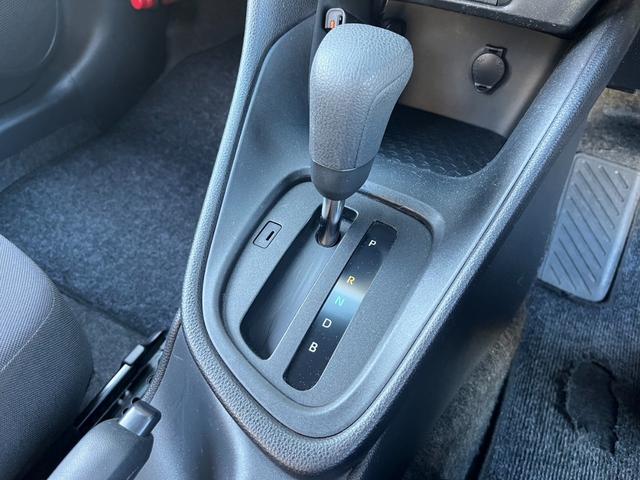 ヤリス Ｘ　純正ナビ　Ｂｌｕｅｔｏｏｔｈ　Ｂカメラ　スマートキー２個　オートヘッドライト　ＥＴＣ　ＰＣＳ　ＬＴＡ　ＬＤＡ　ＰＫＳＢ（21枚目）