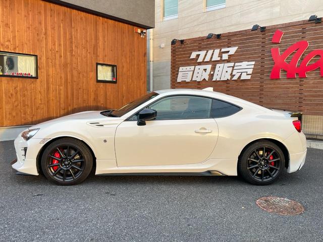 ８６ ＧＴリミテッド　ブラックパッケージ　社外ＳＤナビ／Ｂカメラ／ＴＲＤパーツ（Ｆスポイラー・サイドスカート・フェンダーエクステンション）モデリスタリアスパッツ／純正ＡＷ／クルコン／ハーフレザー／シートヒーター／ＬＥＤヘッドライト／ＥＴＣ（7枚目）