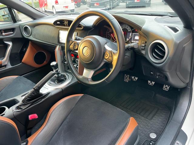 ８６ ＧＴリミテッド　ブラックパッケージ　社外ＳＤナビ／Ｂカメラ／ＴＲＤパーツ（Ｆスポイラー・サイドスカート・フェンダーエクステンション）モデリスタリアスパッツ／純正ＡＷ／クルコン／ハーフレザー／シートヒーター／ＬＥＤヘッドライト／ＥＴＣ（26枚目）