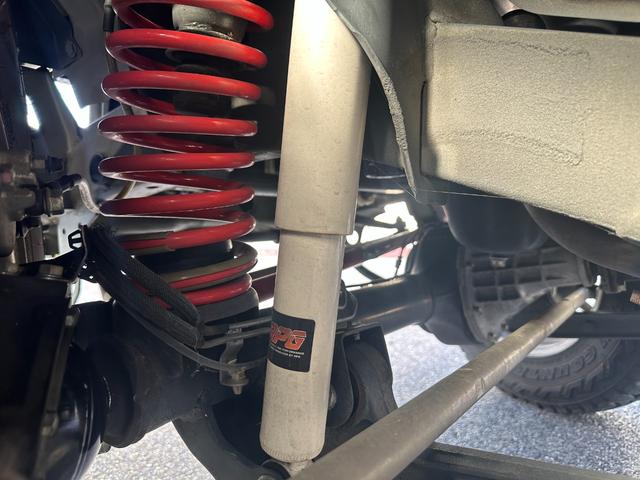 ジムニー ランドベンチャー　社外ナビ　Ｂカメラ　ＴＶ　ＥＴＣ　Ｓヒーター　２インチリフトアップ（ＲＰＧ）　１６インチＲ／Ｔタイヤ　社外バンパー　ＦＵＪＩＴＳＵＢＯマフラー　キーレス（27枚目）