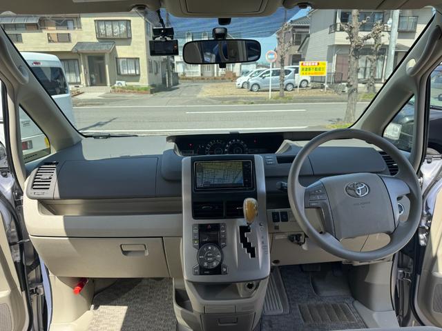 ノア Ｘ　Ｗエアバック／ＡＢＳ／スマートキー／電格ミラー／純正ナビ／バックカメラ／ＥＴＣ／ＨＩＤ前後ドライブレコーダー搭載／両側パワースライドドア／前後コーナーセンサー／オールシーズンタイヤ（19枚目）