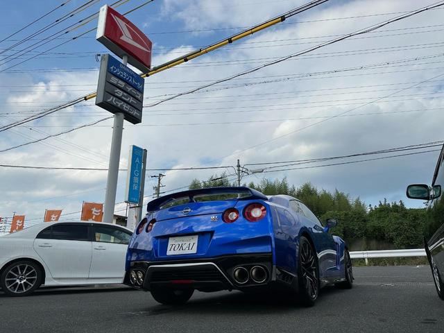 ＧＴ－Ｒ ピュアエディション　ユーザー様買取車　愛知県新車登録車　ワンオーナー禁煙車　板金塗装歴無しフルオリジナル　ガレージ保管　雨天未使用車　整備記録簿　メンテナンスノート　ワンガンブルー　２０２２年モデル　実走行２０００キロ（6枚目）