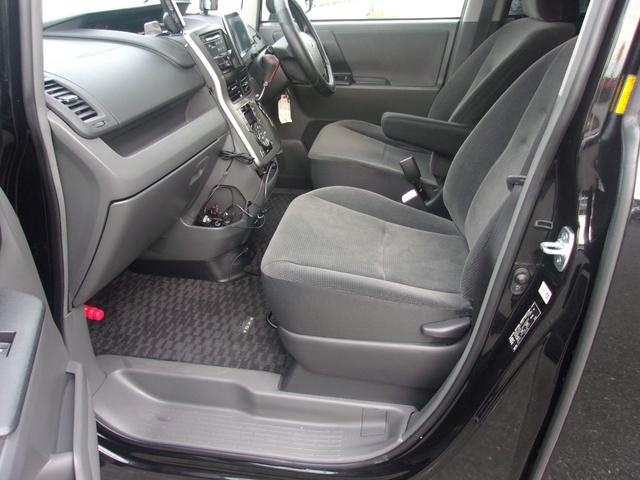 ヴォクシー トランス－Ｘ　純正フルフラットベッドキット　キャンパー　車中泊　社外９インチナビ　ＴＶ　バックモニター　ドライブレコーダー　レーダー探知機　キーレス　取説／メンテノート　車検毎整備録簿あり　実走行４８０００キロ（15枚目）