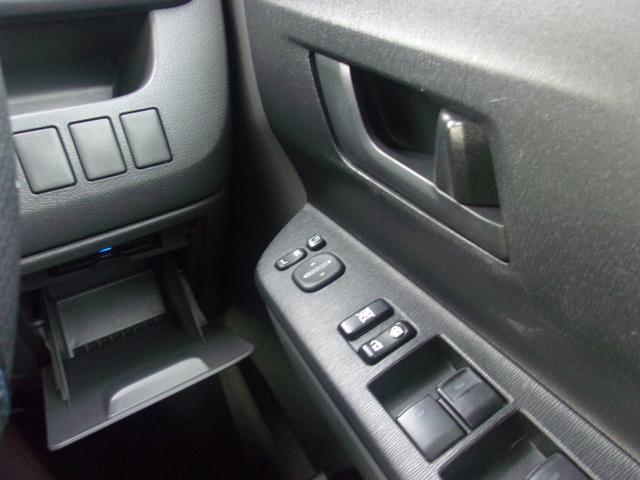 ヴォクシー トランス－Ｘ　純正フルフラットベッドキット　キャンパー　車中泊　社外９インチナビ　ＴＶ　バックモニター　ドライブレコーダー　レーダー探知機　キーレス　取説／メンテノート　車検毎整備録簿あり　実走行４８０００キロ（28枚目）