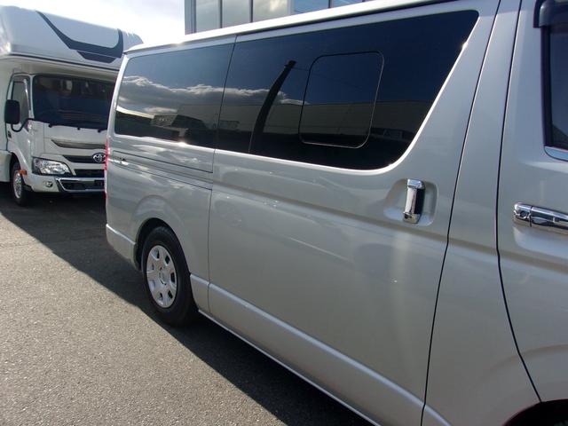 ハイエースバン ロングDX GLパッケージ 5速MT ワンオーナー禁煙車 板金塗装歴無し 車検毎全整備記録簿あり セーフティーセンス 純正ナビTVバックカメラ ソーラーIMPACT製合せガラス モデリスタスポイラー キーレス LEDヘットライト(4枚目)