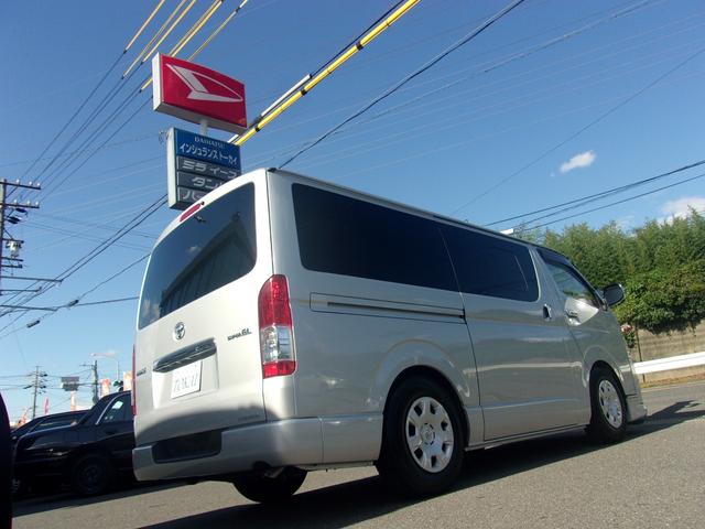 ハイエースバン ロングDX GLパッケージ 5速MT ワンオーナー禁煙車 板金塗装歴無し 車検毎全整備記録簿あり セーフティーセンス 純正ナビTVバックカメラ ソーラーIMPACT製合せガラス モデリスタスポイラー キーレス LEDヘットライト(5枚目)