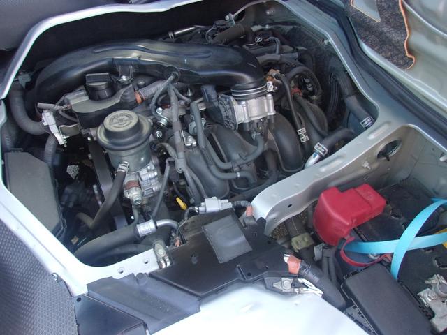 ハイエースバン ロングDX GLパッケージ 5速MT ワンオーナー禁煙車 板金塗装歴無し 車検毎全整備記録簿あり セーフティーセンス 純正ナビTVバックカメラ ソーラーIMPACT製合せガラス モデリスタスポイラー キーレス LEDヘットライト(9枚目)
