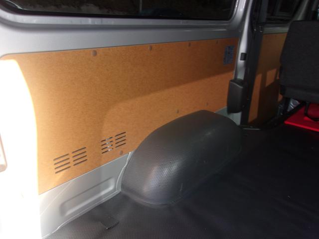 ハイエースバン ロングDX GLパッケージ 5速MT ワンオーナー禁煙車 板金塗装歴無し 車検毎全整備記録簿あり セーフティーセンス 純正ナビTVバックカメラ ソーラーIMPACT製合せガラス モデリスタスポイラー キーレス LEDヘットライト(22枚目)
