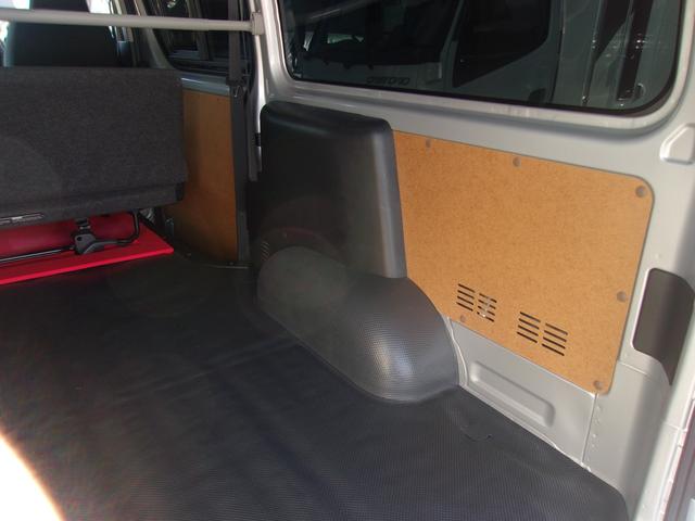 ハイエースバン ロングDX GLパッケージ 5速MT ワンオーナー禁煙車 板金塗装歴無し 車検毎全整備記録簿あり セーフティーセンス 純正ナビTVバックカメラ ソーラーIMPACT製合せガラス モデリスタスポイラー キーレス LEDヘットライト(23枚目)