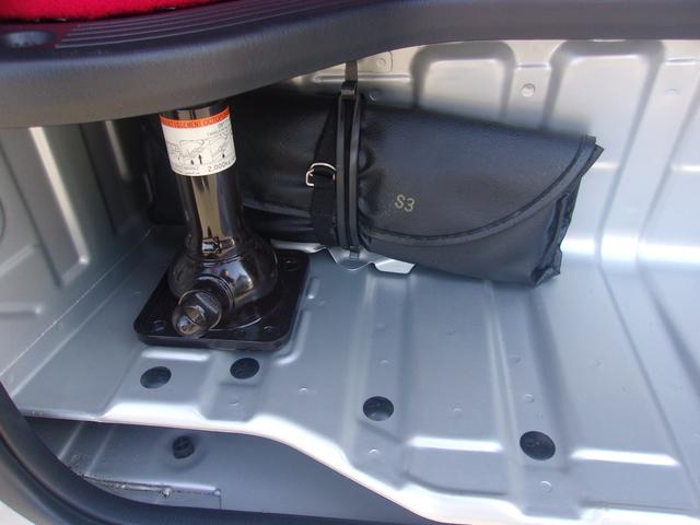 ハイエースバン ロングDX GLパッケージ 5速MT ワンオーナー禁煙車 板金塗装歴無し 車検毎全整備記録簿あり セーフティーセンス 純正ナビTVバックカメラ ソーラーIMPACT製合せガラス モデリスタスポイラー キーレス LEDヘットライト(24枚目)