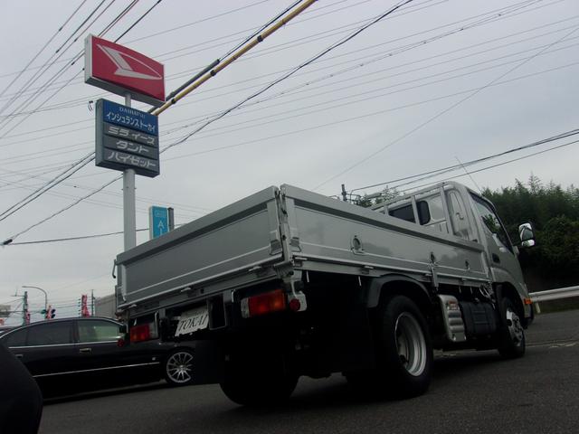 ダイナトラック ベースグレード　法人ワンオーナー禁煙車　車検毎の全整備記録簿　６ＭＴ　ディーゼルターボ　積載２トン　車線逸脱警報　衝突軽減ブレーキ　ＬＥＤヘッド　ドラレコ　バックカメラ　ＥＴＣ　全国対応保証付　実走行２３０００キロ（5枚目）