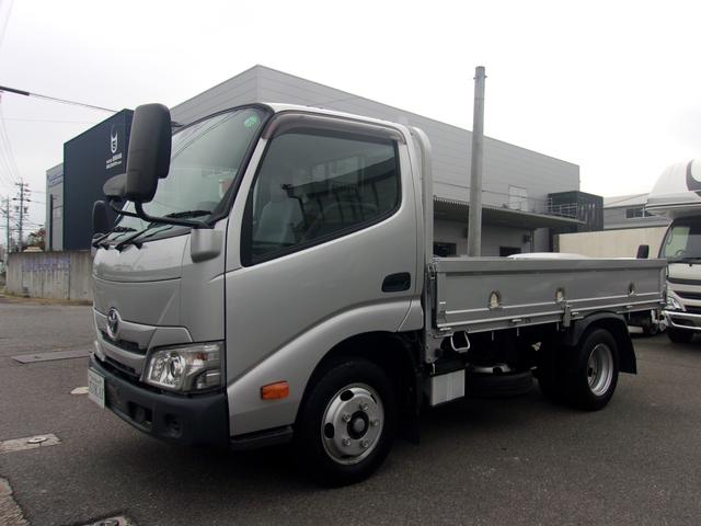 ダイナトラック ベースグレード　法人ワンオーナー禁煙車　車検毎の全整備記録簿　６ＭＴ　ディーゼルターボ　積載２トン　車線逸脱警報　衝突軽減ブレーキ　ＬＥＤヘッド　ドラレコ　バックカメラ　ＥＴＣ　全国対応保証付　実走行２３０００キロ（8枚目）